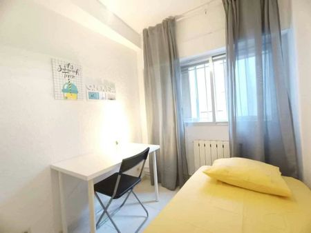 Calle de la Sierra de Tornavacas, Madrid, Community of Madrid 28031 - Photo 3