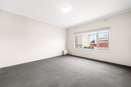 Neat Family Home - Photo 3