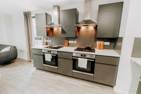 Silver En Suite (Lower Floors) - Photo 3