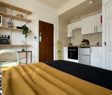 6 bedroom house to rent - Photo 1