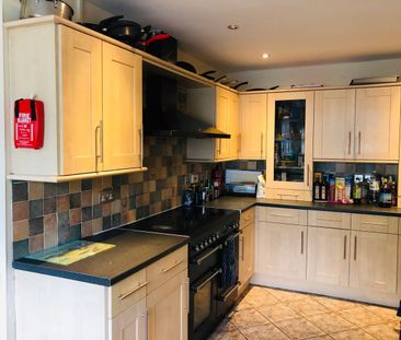 Double Room- Close to Hospital - Photo 2