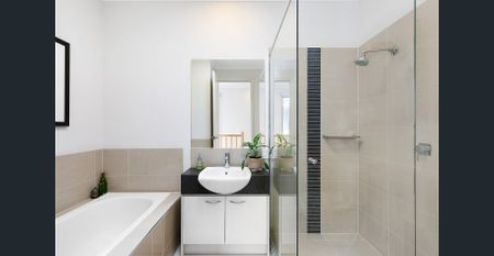 Spacious Townhouse In The Heart Of Geelong - Photo 3