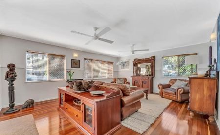 Summer Living All Year Round - Photo 3