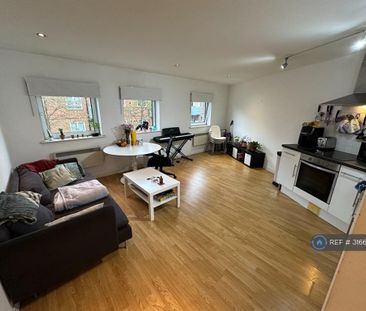 1 bedroom in a flat share to rent - Photo 2