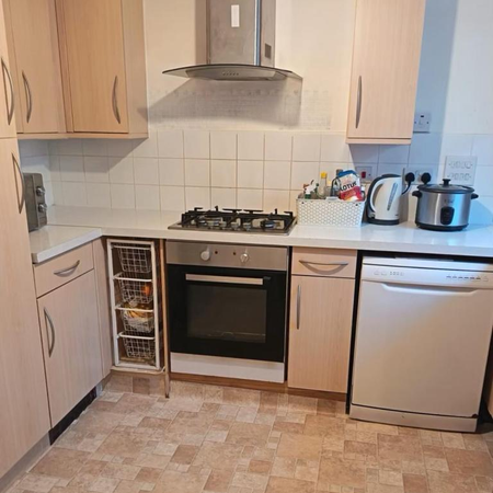 1 bedroom in a house share to rent - Photo 3