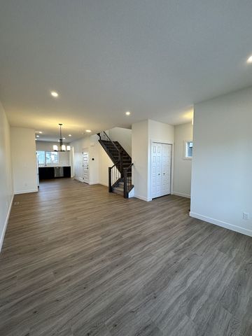 17 Silverton Glen Gate SW, Calgary - Photo 3