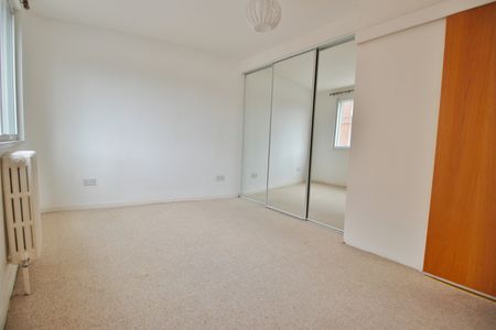 1 Bed Flat - Photo 5