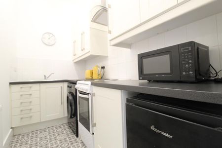 2 bedroom flat to rent - Photo 3
