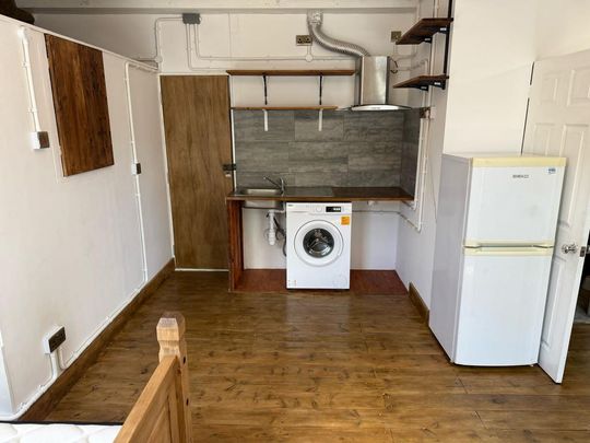 Studio to rent - Photo 1