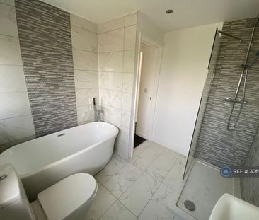 4 bedroom semi-detached house to rent - Photo 6