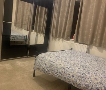 Room in a Shared House, Glebelands Av, IG2 - Photo 3