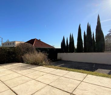 Location Maison 4 pièces 101m² ST GENIS LAVAL 69230 - Photo 1