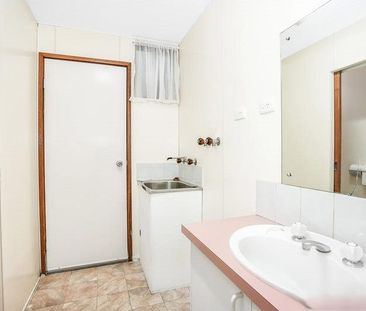 Neat & Tidy 1-Bedroom Granny Flat in Oxley Park WATER INCLUDED - Photo 3