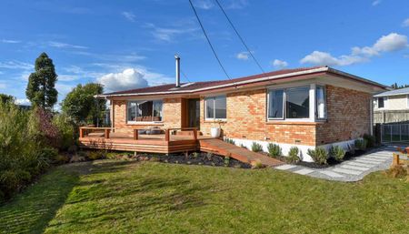 Gorgeous Sunny Home - Photo 3