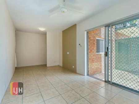 CENTRALLY LOCATED, 3 BEDROOM UNIT WITH A/C! - Photo 4