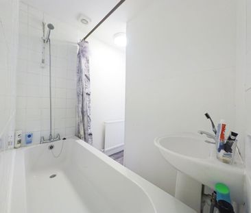 Room in a Shared House, High Road Leytonstone, E11 - Photo 4