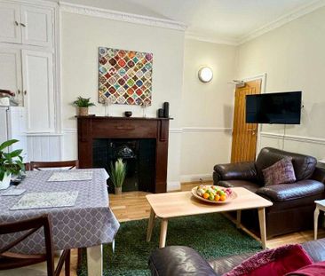 Harding Terrace Room 3 - Photo 2