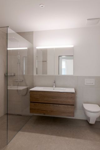 Moderne 2.5-Zimmer-Wohnung mit Terrasse - Foto 2