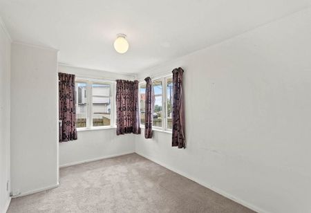 Cheapest 3 Bedroom Rental Home in Panmure - Photo 2