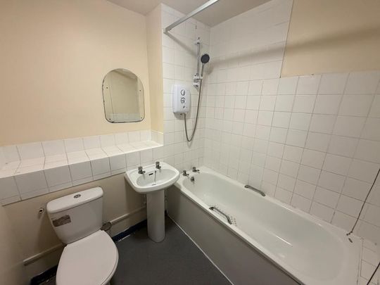 2 bedroom flat to rent - Photo 1