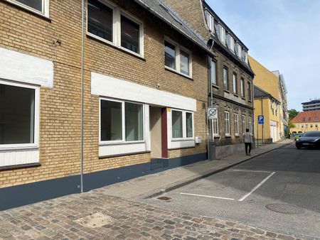 <b>Moderne 3-værelses lejlighed tæt ved havnefronten i Nørresundby</b> - Photo 2