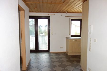 Ruhige 2 Zi. DG-Wohnung mit Küche, Balkon, Carport, beziehbar ab 01.10.2024 - Foto 3