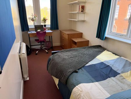 Three Bedroom Classic - Photo 5