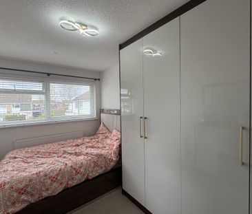 Slattenham Close - Photo 1