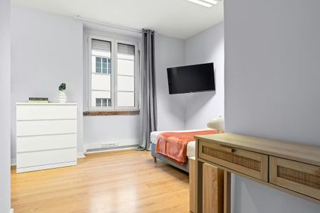 Avenida de Sidónio Pais, Lisbon, Lisbon 1050-215 - Photo 4