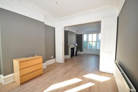 4 bedroom end of terrace house to rent - Photo 5