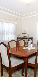 Well-maintained three-bedroom family home - Photo 4