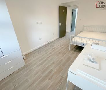 4 Bedroom Apartment - Photo 3