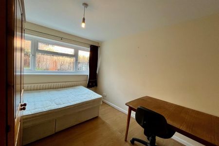 6 bedroom end of terrace house to rent - Photo 2