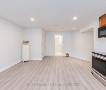Detached Home For Lease | N9256054 - Photo 5