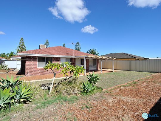 LARGE FAMILY HOME 5 MINUTES FROM THE BEACH! - Photo 1