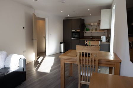 Queen Street - Photo 2