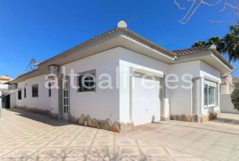 Casa o chalet de alquiler en Calle Londres, El Tossal - Bello Horizonte