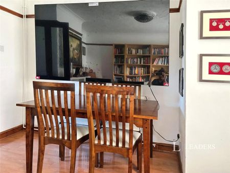 2 bedroom semi-detached house to rent - Photo 3