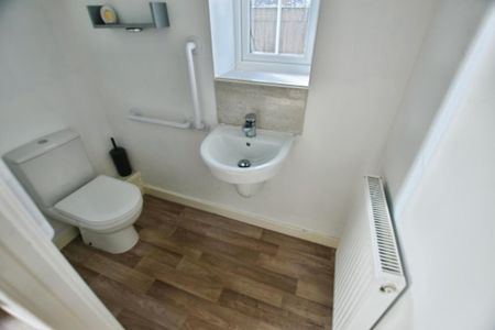 3 bedroom detached house to rent - Photo 4