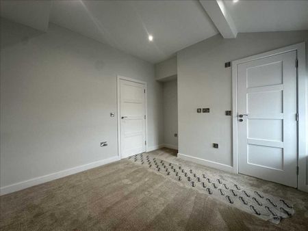 4 bedroom apartment to rent - Photo 2