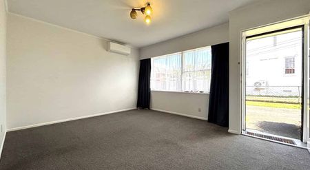 Adorable 2 bedroom home in Mt Wellington - Photo 2