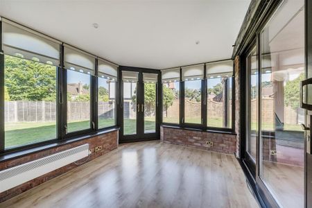 5 bedroom detached house to rent - Photo 2