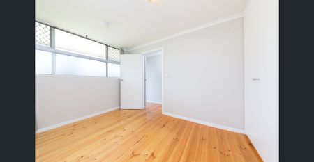 Perfectly Positioned With Air Conditioning - Photo 2