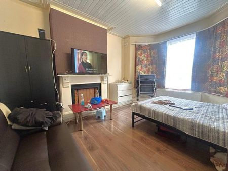 4 bedroom terraced house to rent - Photo 5