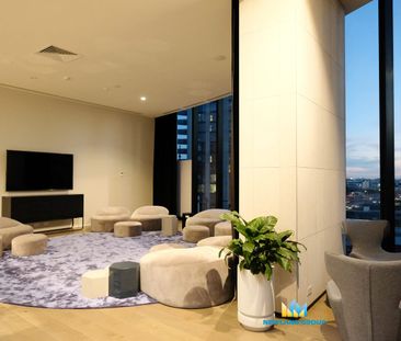 LUXURIOUS APT in Southbank with Amazing Views - Photo 1