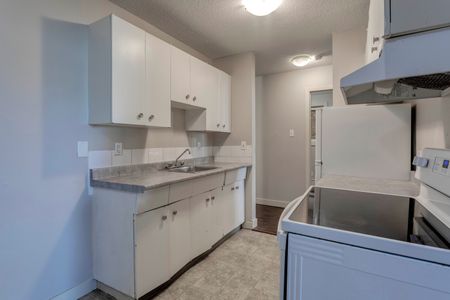 2 Bedroom - Photo 5