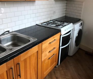 2 Bed Flat, Hinton Road, SE24 - Photo 3