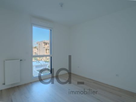 Location Appartement 3 pièces 71m² LA ROCHELLE 17000 - Photo 3