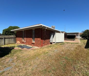 LOVELY 3 BEDROOM HOME! - Photo 4