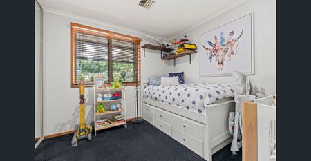 Spacious Family Living with Stunning Outdoor Entertaining & Views - Photo 5